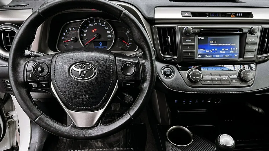 TOYOTA RAV4 -