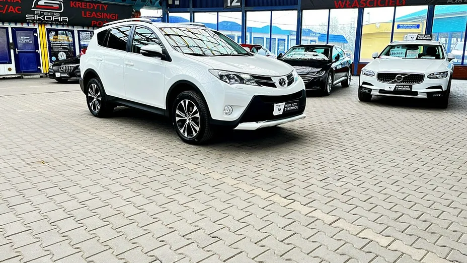 TOYOTA RAV4 -