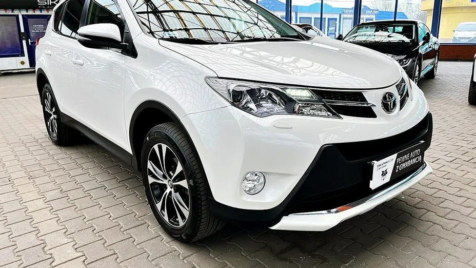 TOYOTA RAV4 -