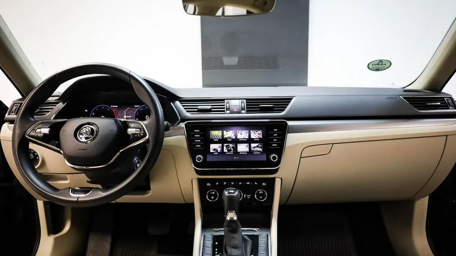 SKODA Superb -