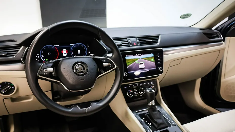 SKODA Superb -