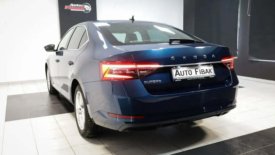 SKODA Superb -