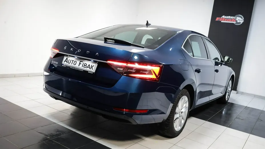 SKODA Superb -