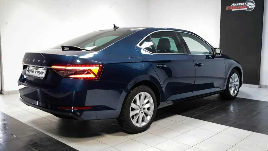 SKODA Superb -