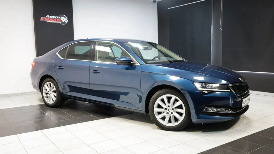 SKODA Superb -
