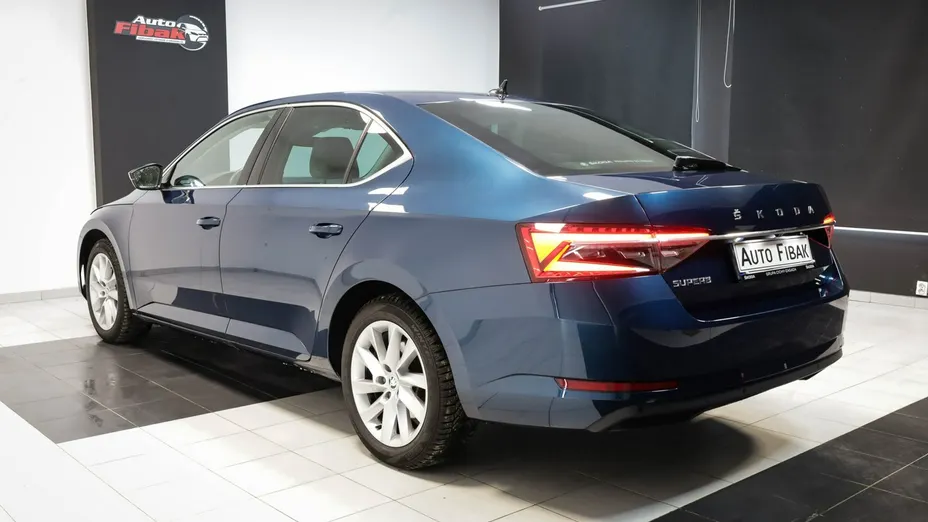SKODA Superb -