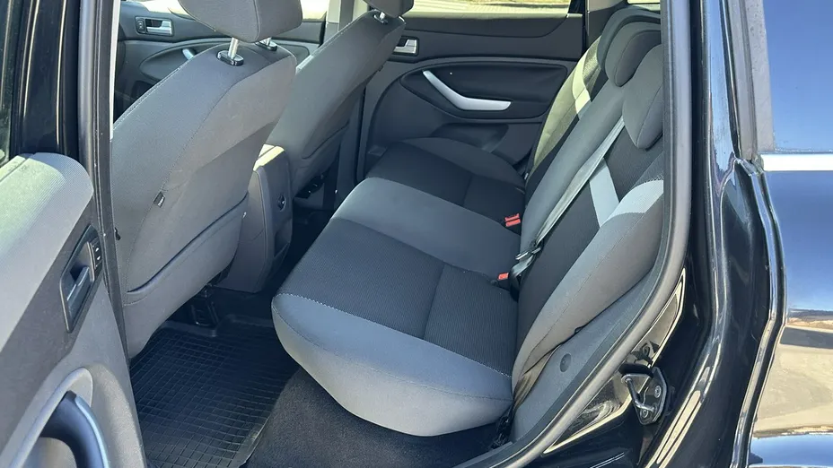 FORD Kuga -