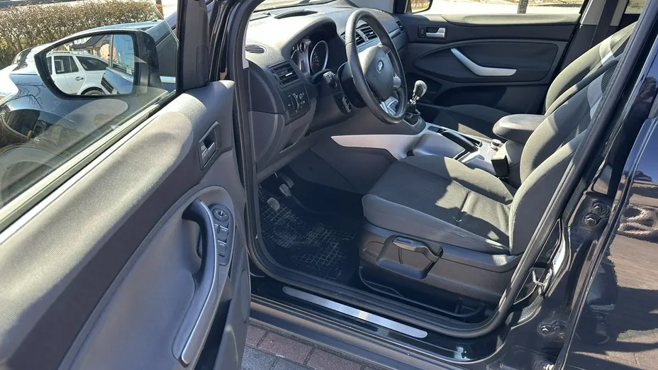 FORD Kuga -