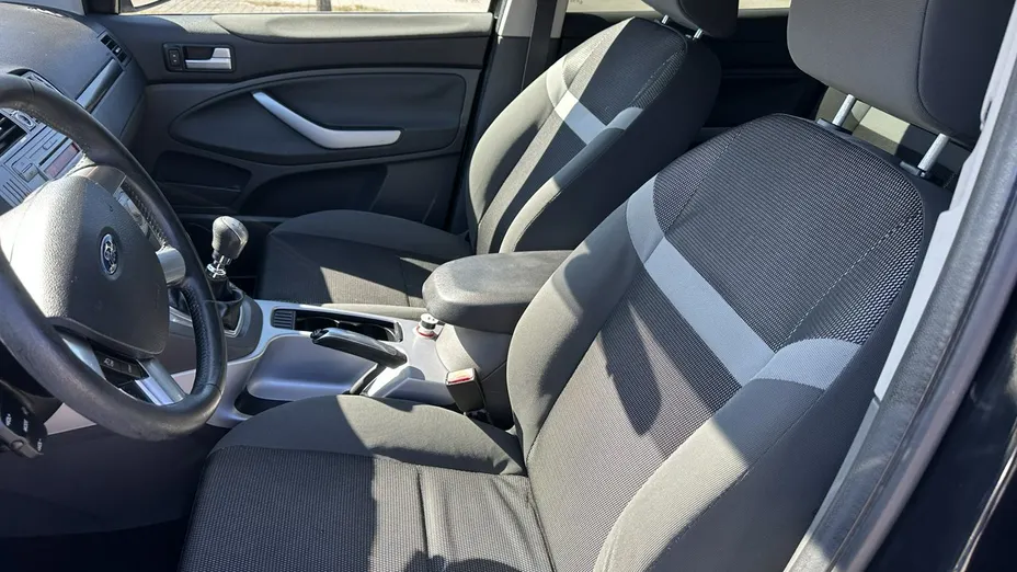 FORD Kuga -