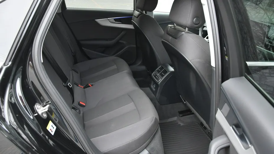 AUDI A4 -