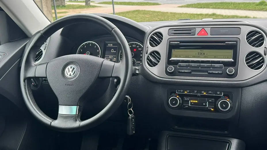 VOLKSWAGEN Tiguan -
