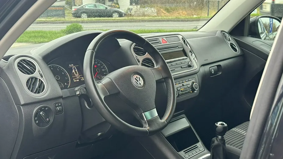 VOLKSWAGEN Tiguan -