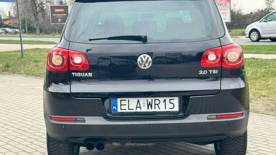 VOLKSWAGEN Tiguan -