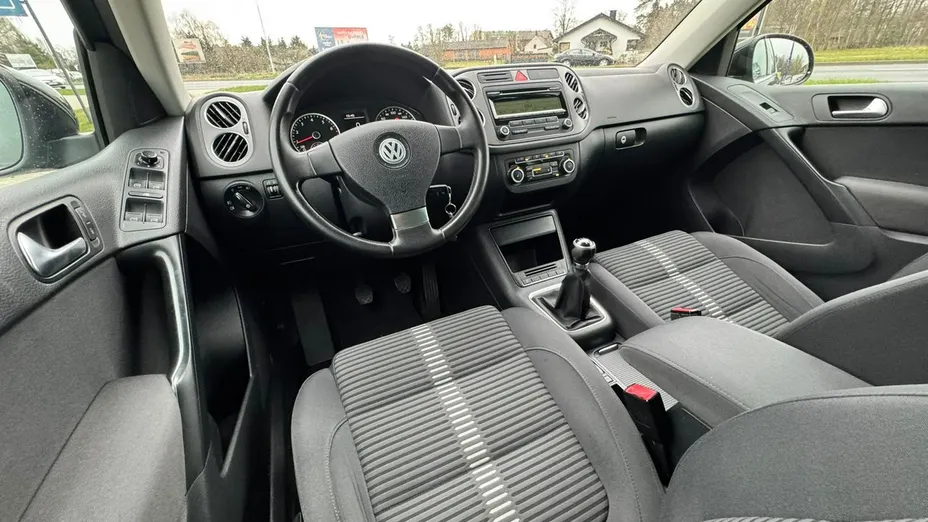 VOLKSWAGEN Tiguan -