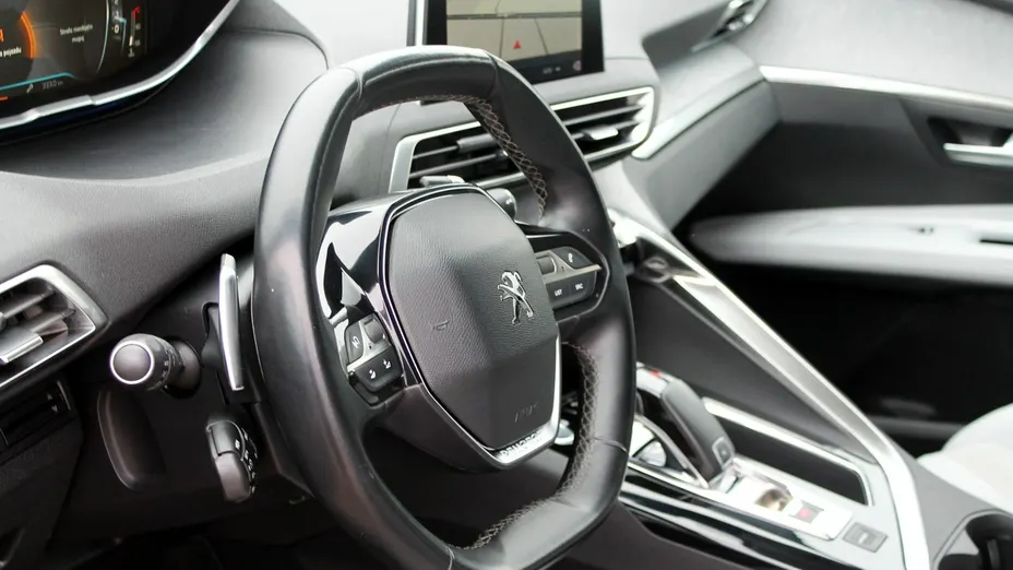 PEUGEOT 5008 -