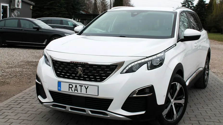 PEUGEOT 5008 -