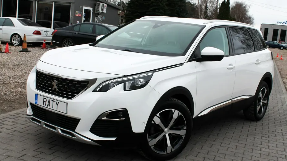 PEUGEOT 5008 -