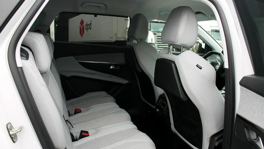 PEUGEOT 5008 -