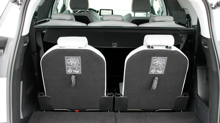 PEUGEOT 5008 -