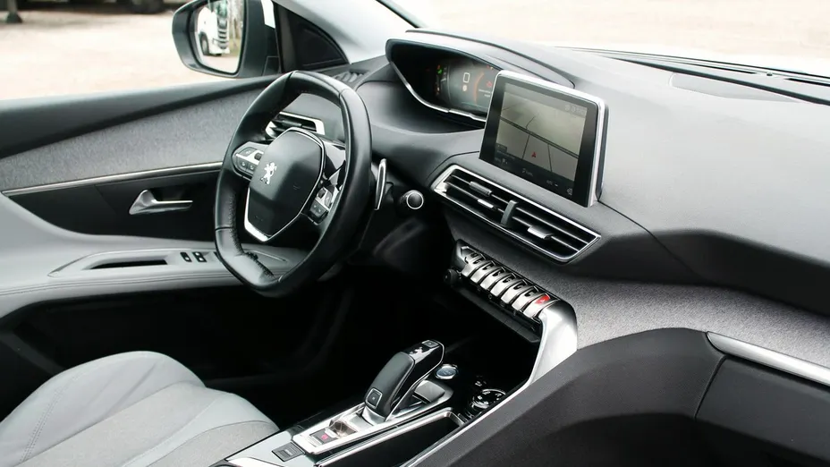 PEUGEOT 5008 -