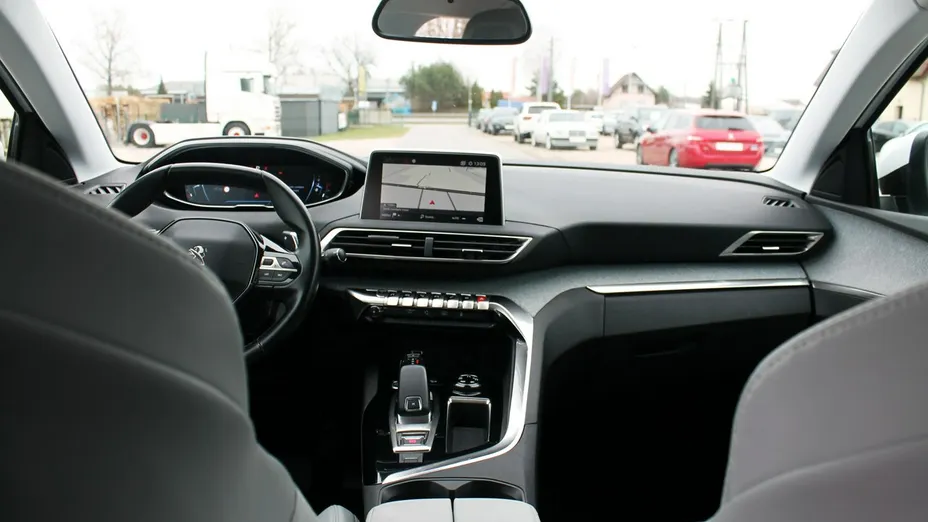 PEUGEOT 5008 -