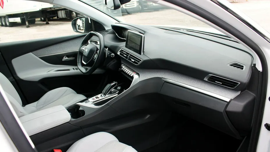 PEUGEOT 5008 -
