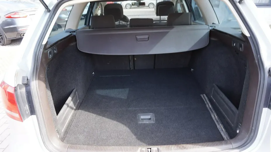 VOLKSWAGEN Passat -
