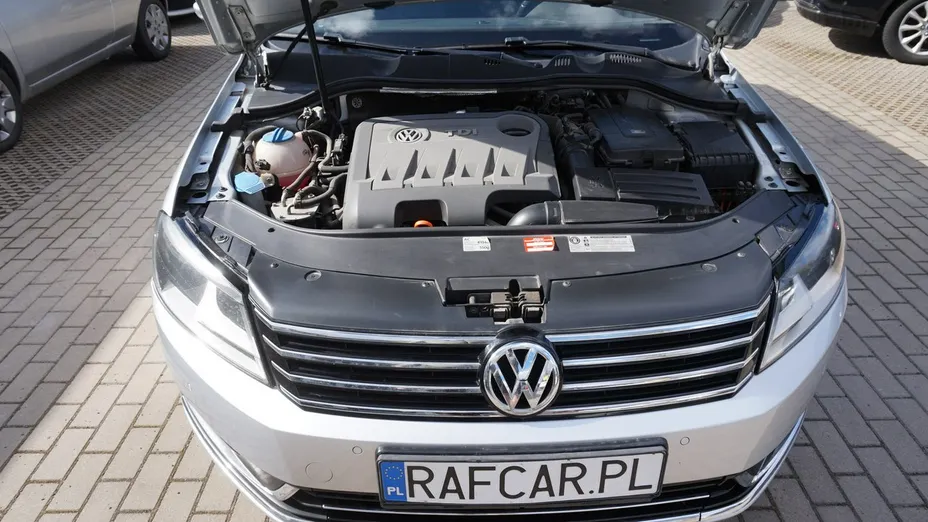 VOLKSWAGEN Passat -