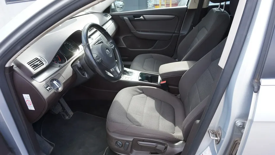 VOLKSWAGEN Passat -