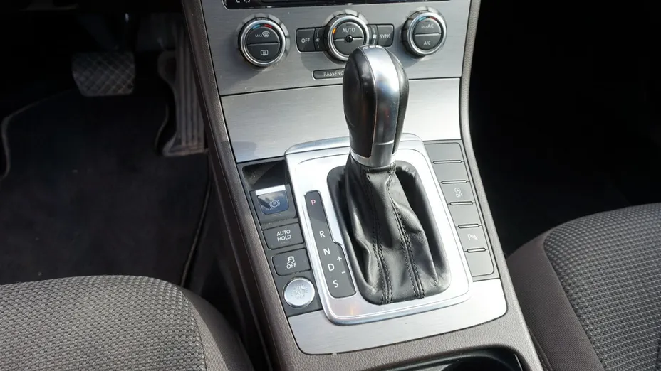 VOLKSWAGEN Passat -