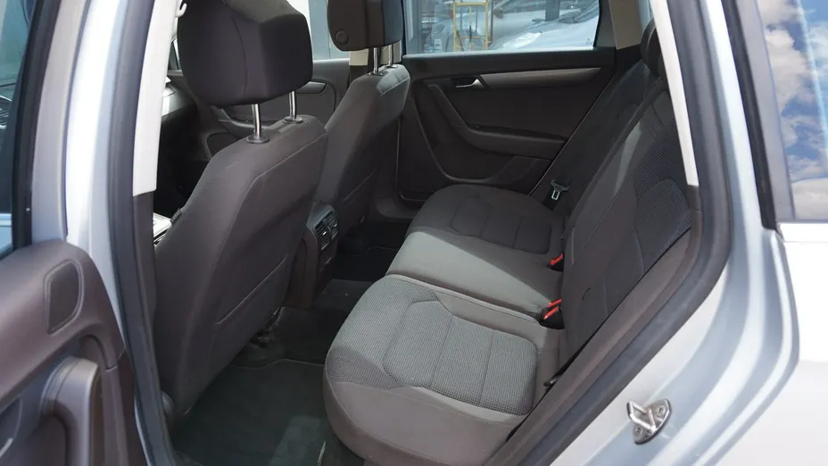 VOLKSWAGEN Passat -