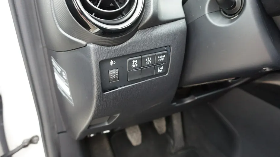 MAZDA 2 -