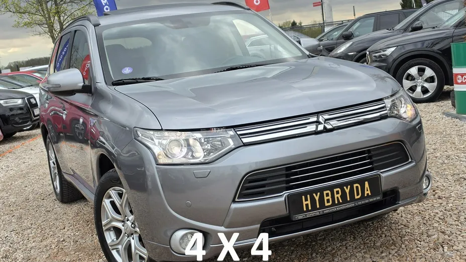 MITSUBISHI Outlander -