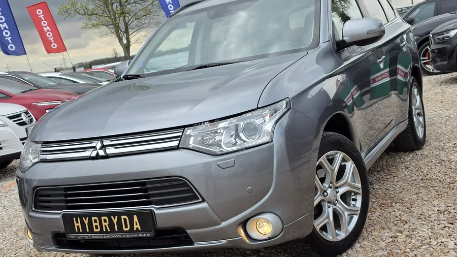 MITSUBISHI Outlander -