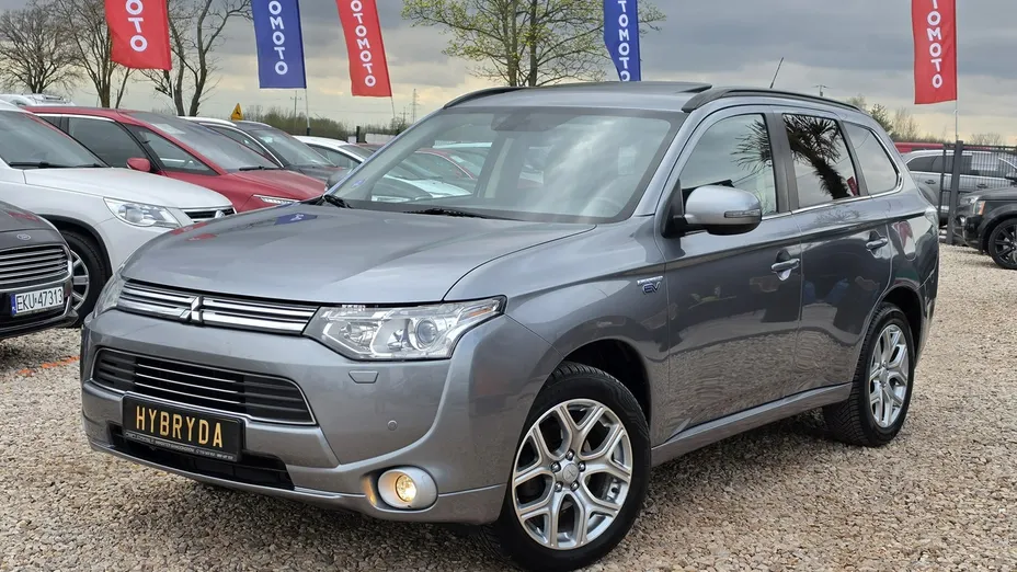 MITSUBISHI Outlander -