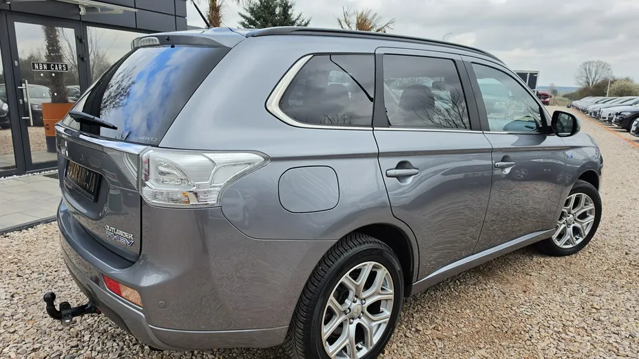 MITSUBISHI Outlander -