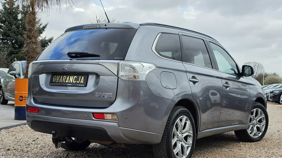 MITSUBISHI Outlander -