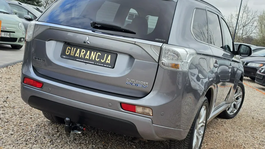 MITSUBISHI Outlander -