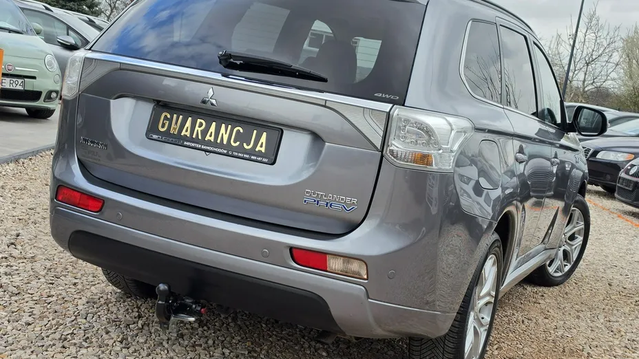 MITSUBISHI Outlander -