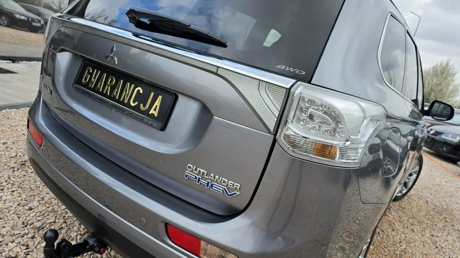 MITSUBISHI Outlander -