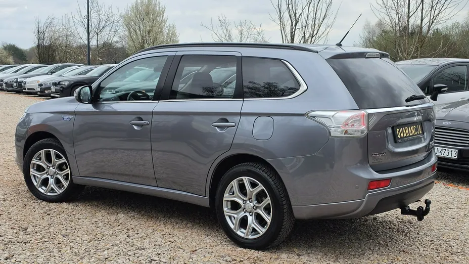 MITSUBISHI Outlander -