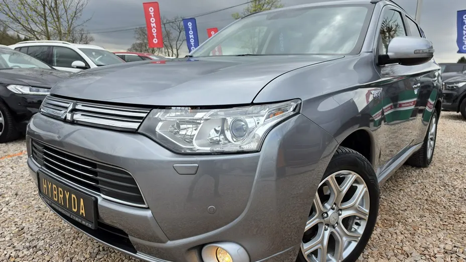 MITSUBISHI Outlander -