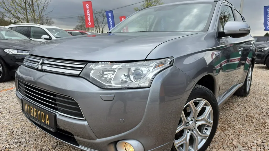 MITSUBISHI Outlander -