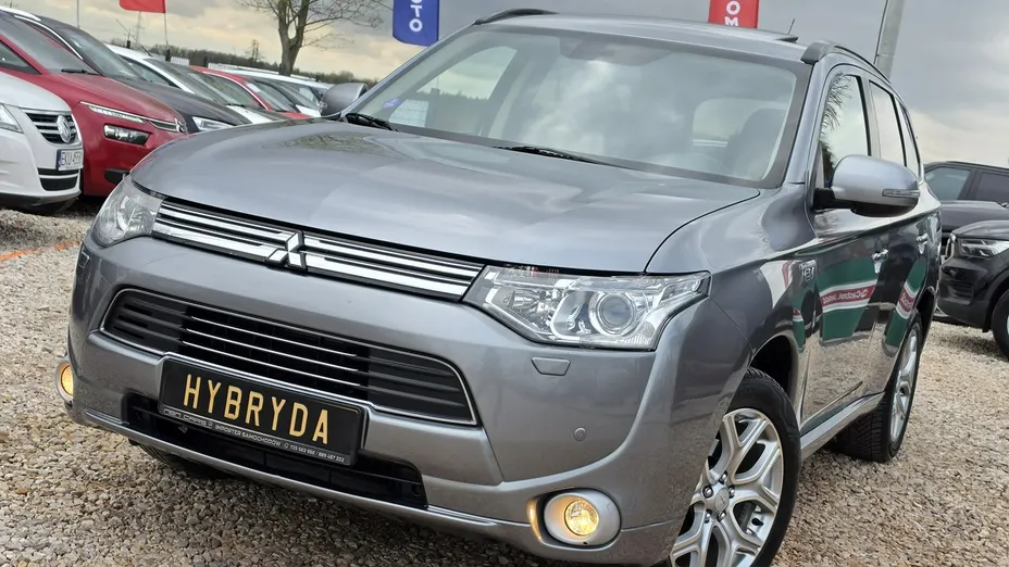 MITSUBISHI Outlander -