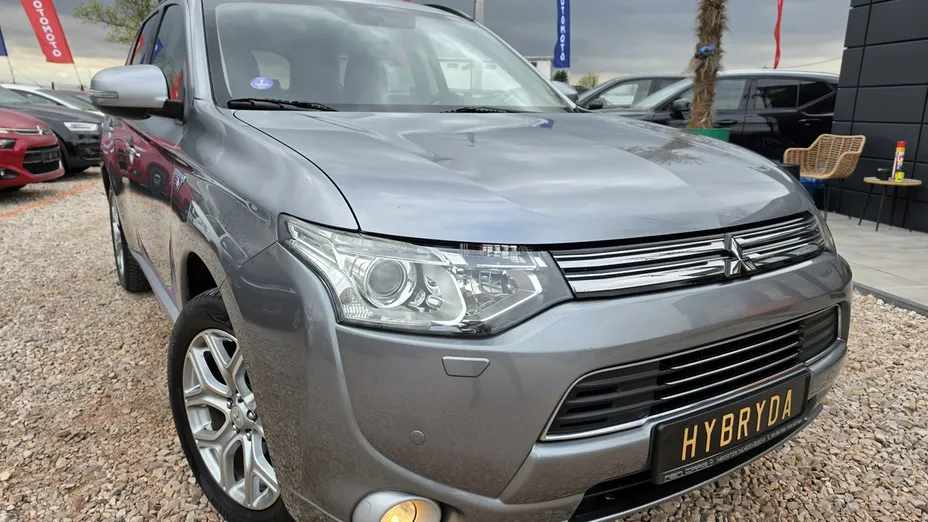 MITSUBISHI Outlander -