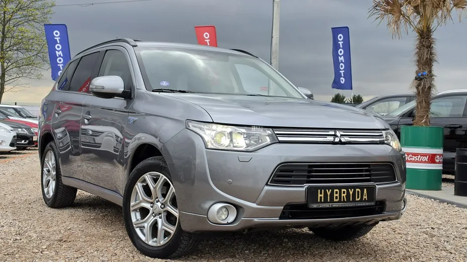 MITSUBISHI Outlander -