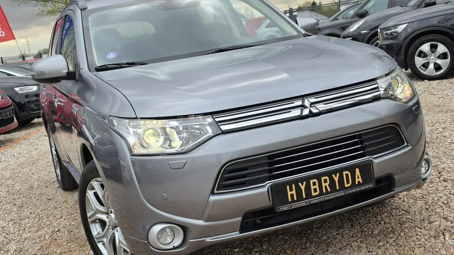 MITSUBISHI Outlander -