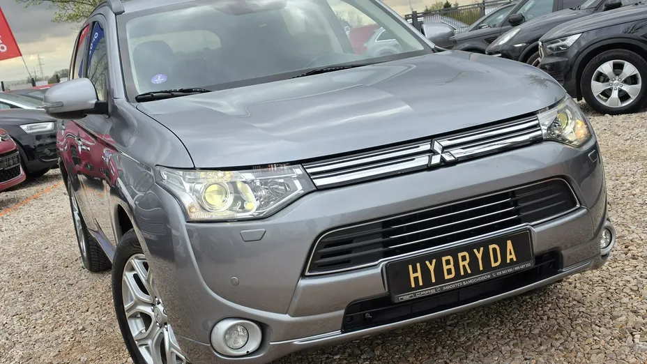 MITSUBISHI Outlander -