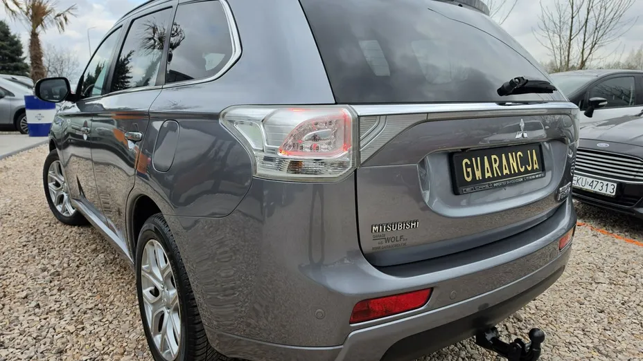 MITSUBISHI Outlander -