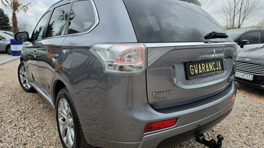 MITSUBISHI Outlander -
